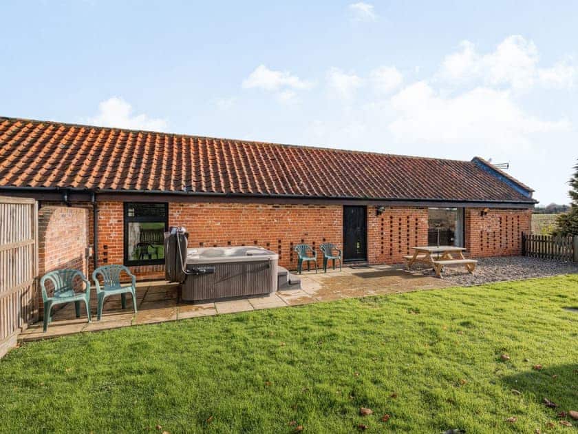 Garden | 2 Brick Kiln Barns - Brick Kiln Barns, Dilham, near North Walsham