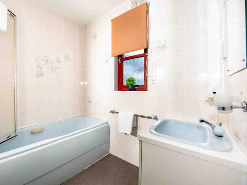 Bathroom | The Osprey - Silverglades Holiday Homes, Aviemore
