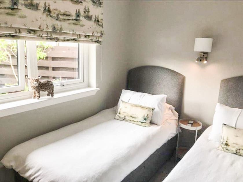 Twin bedroom | Snowy Owl Lodge - Silverglades Holiday Homes, Aviemore