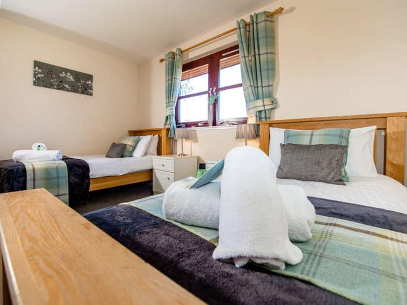 Twin bedroom | The Stag - Silverglades Holiday Homes, Aviemore