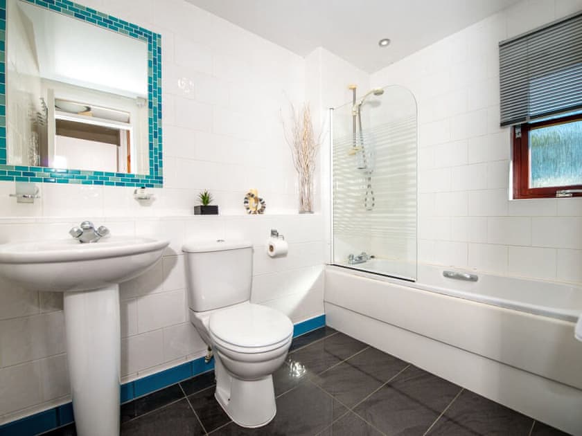 Bathroom | The Stag - Silverglades Holiday Homes, Aviemore