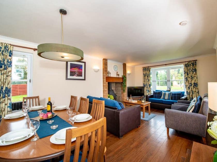 Living room/dining room | Applewood Cottage - Silverglades Holiday Homes, Aviemore