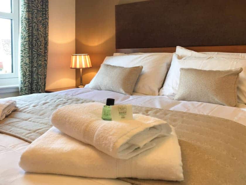 Double bedroom | Birchdale Cottage - Silverglades Holiday Homes, Aviemore