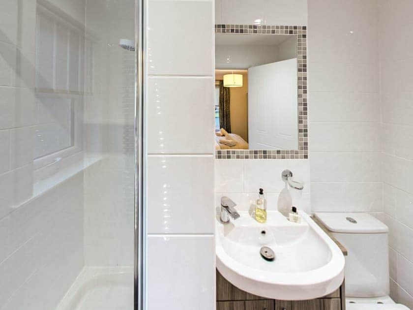 Bathroom | Birchdale Cottage - Silverglades Holiday Homes, Aviemore