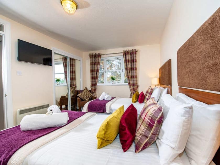 Twin bedroom | Cairngorm View - Silverglades Holiday Homes, Aviemore