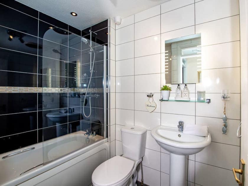 Bathroom | Cairngorm View - Silverglades Holiday Homes, Aviemore