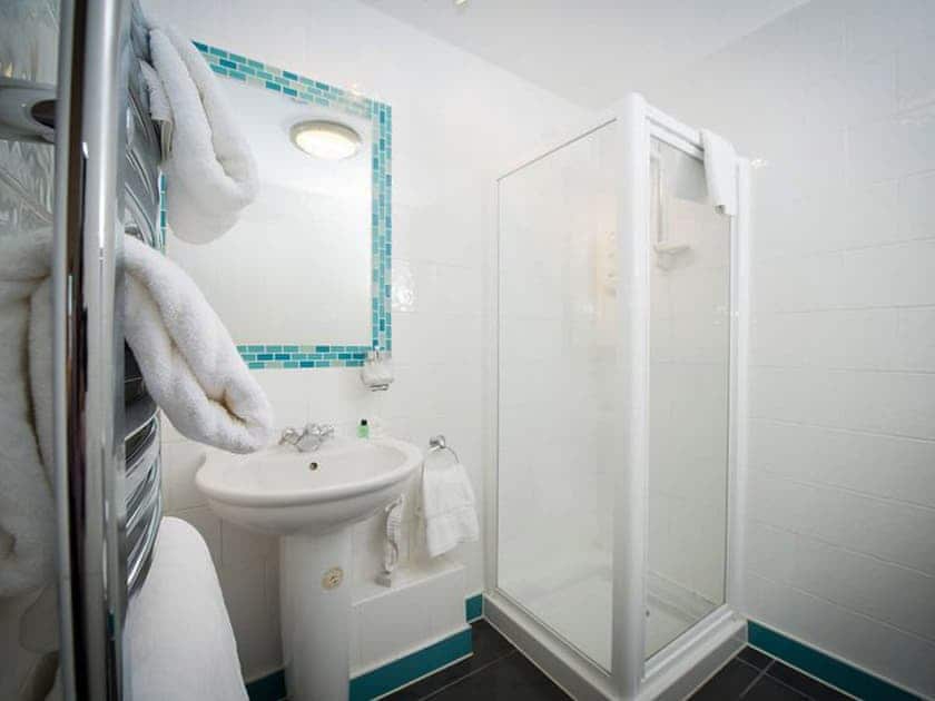 Bathroom | The Eagle - Silverglades Holiday Homes, Aviemore
