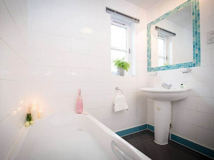Bathroom | The Eagle - Silverglades Holiday Homes, Aviemore