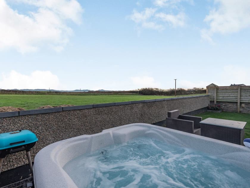 Hot tub | Ty Cwtch - Anglesey Seaviews, Penrhos Feilw, near Trearddur Bay