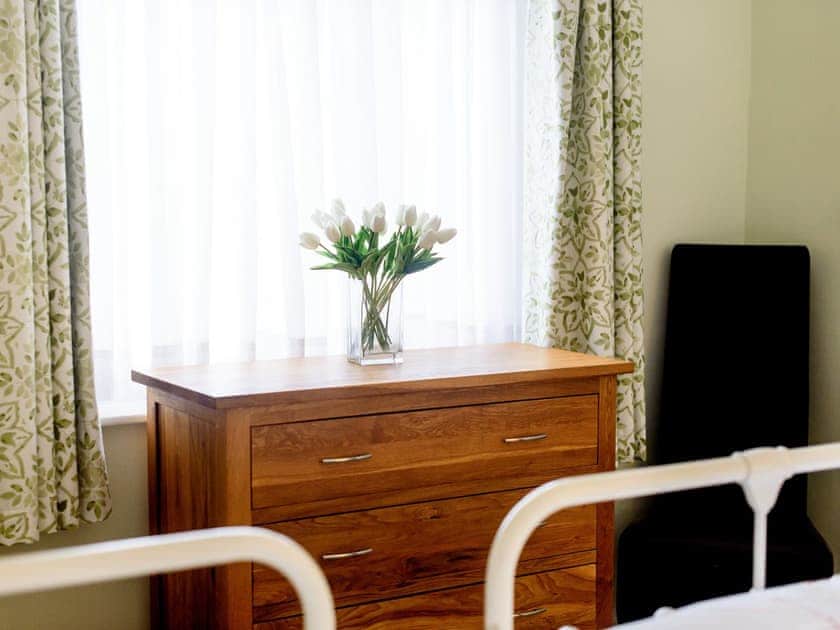 Twin bedroom | Langetot - Stowlangtoft Estate, Bury St. Edmunds