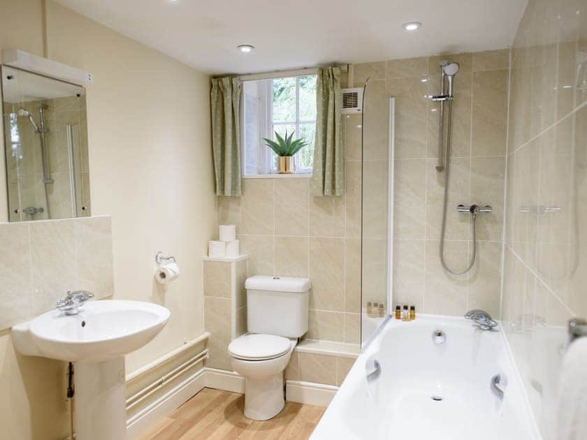 Bathroom | Langetot - Stowlangtoft Estate, Bury St. Edmunds