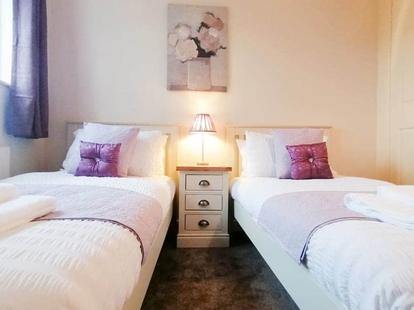 Twin bedroom | Acer Cottage, Tideswell
