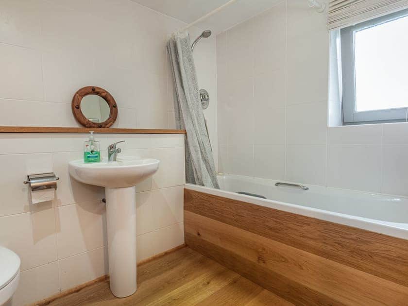 Bathroom | Heron’s Rest, Feriniquarrie, near Glendale