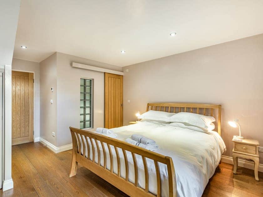 Master bedroom | Stack View Cottage - Anglesey Seaviews, Penrhos Feilw, near Trearddur Bay
