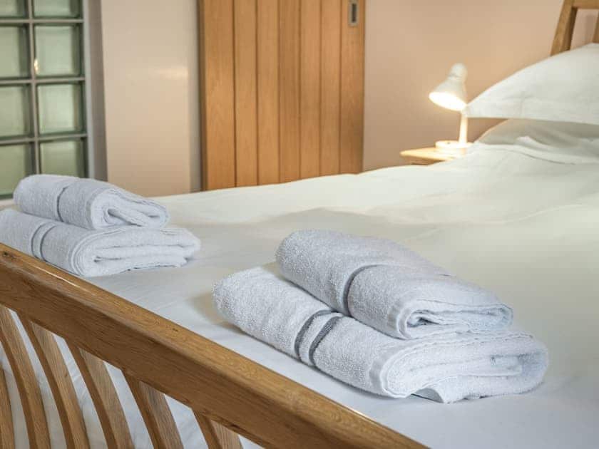 Master bedroom | Stack View Cottage - Anglesey Seaviews, Penrhos Feilw, near Trearddur Bay