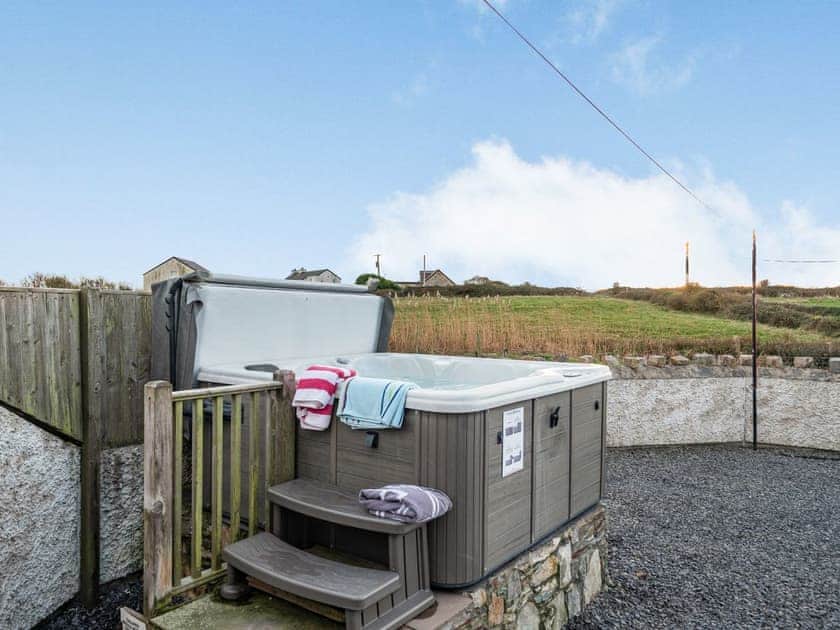 Hot tub | Stack View Cottage - Anglesey Seaviews, Penrhos Feilw, near Trearddur Bay