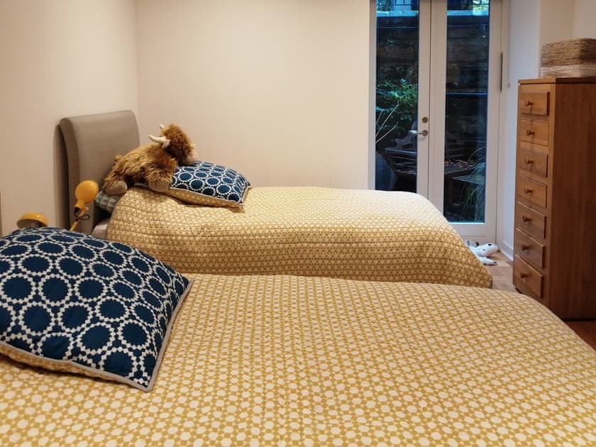 Twin bedroom | Kilbowie Retreat, Oban