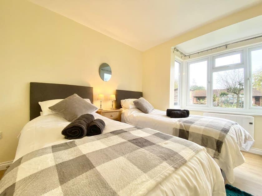 Twin bedroom | The Old Cook House, Winchester