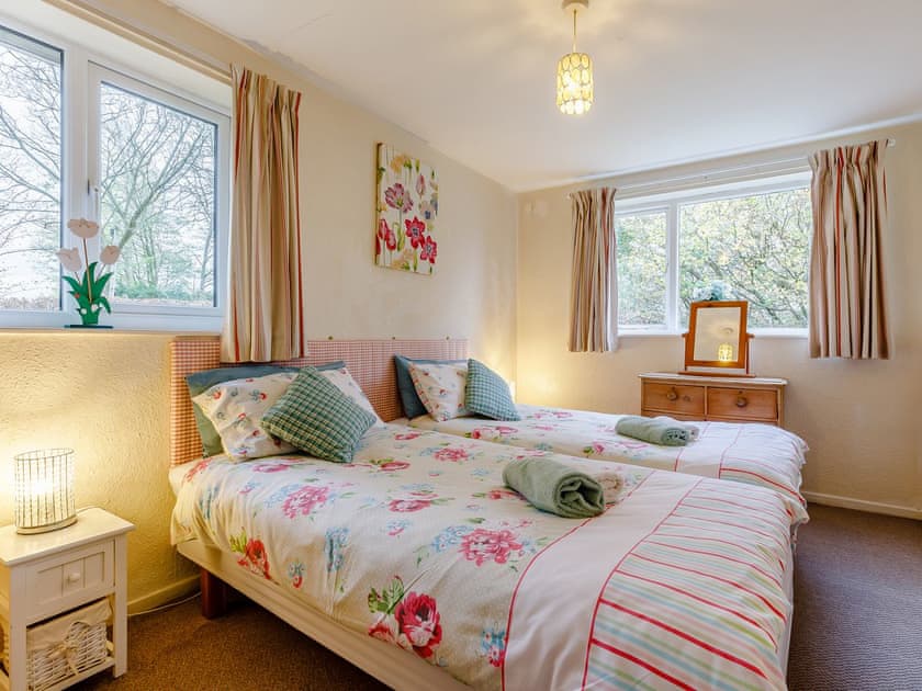 Twin bedroom | Hall Farm Bungalow, Shirley, Ashbourne