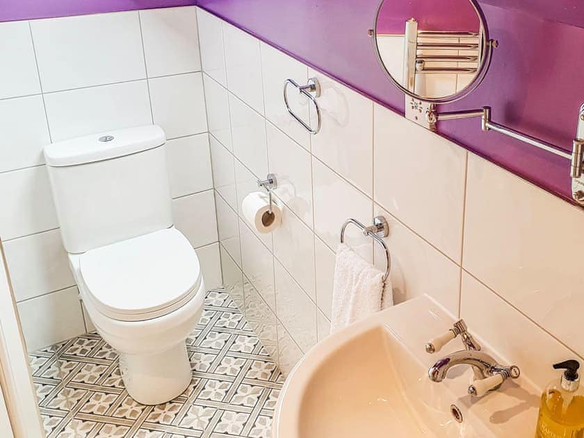 Bathroom | Oakbank Servant’s Quarters - Pitlochry Self Catering, Pitlochry