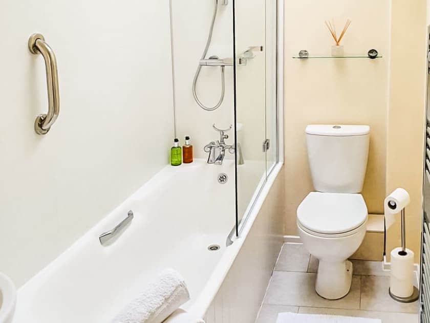 Bathroom | Elmwood East - Pitlochry Self Catering, Pitlochry