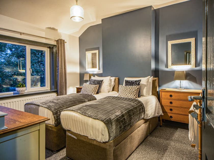 Twin bedroom | Barnston House, Heswall, Wirral