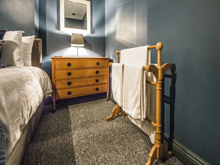 Twin bedroom | Barnston House, Heswall, Wirral