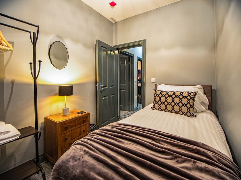 Single bedroom | Barnston House, Heswall, Wirral