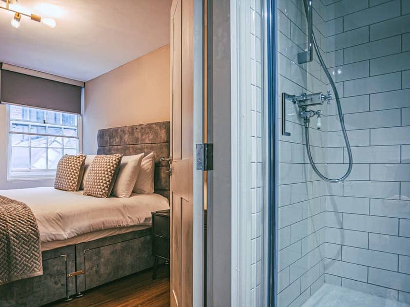 En-suite | Apartment C - 63 Chester Rows , Chester