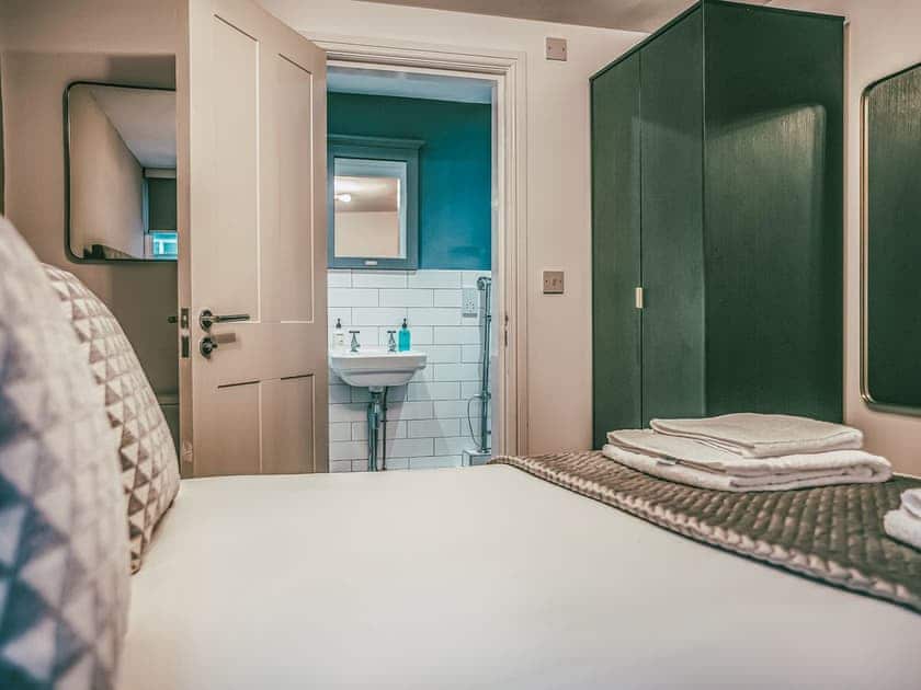 Double bedroom | Apartment C - 63 Chester Rows , Chester