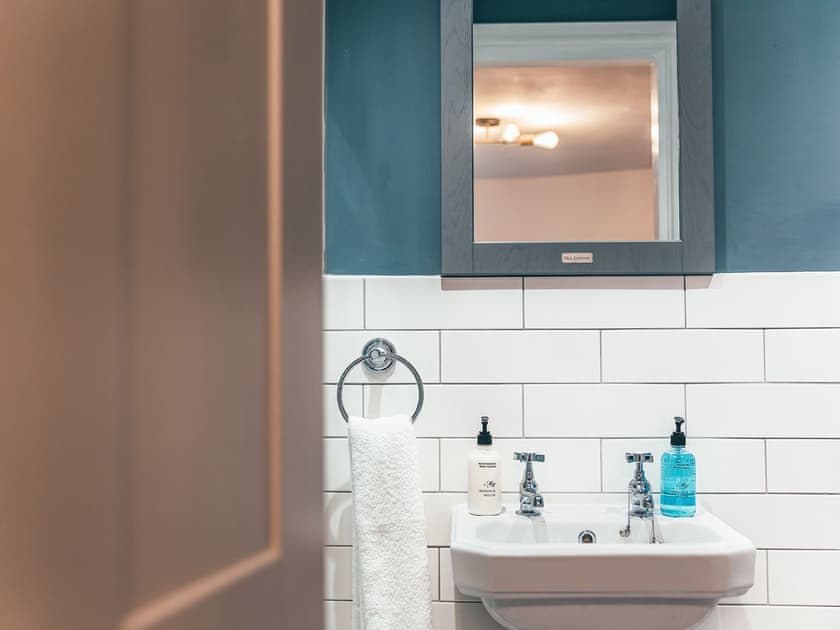 Bathroom | Apartment C - 63 Chester Rows , Chester