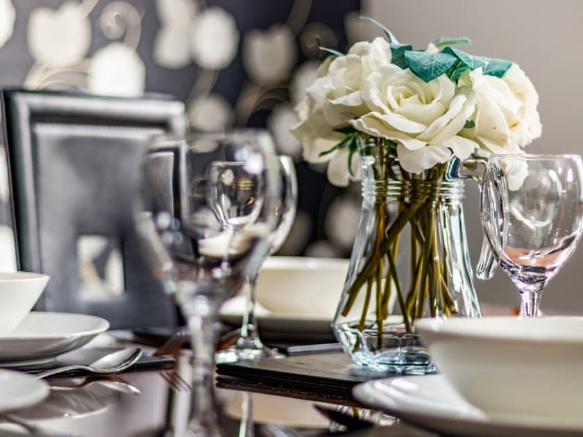 Dining Area | Cliff View - Clover Holidays, Perth
