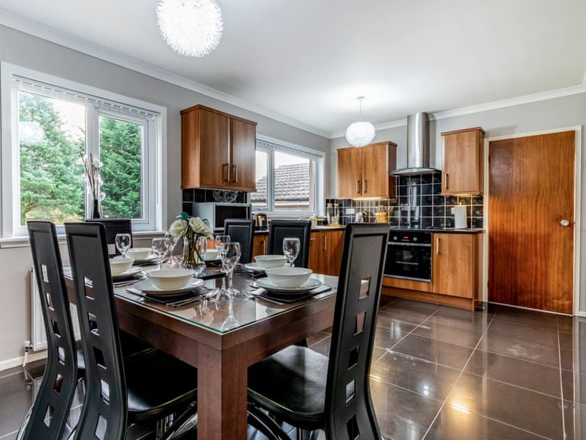 Kitchen/diner | Cliff View - Clover Holidays, Perth