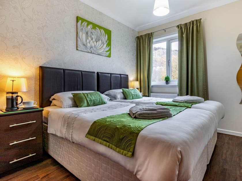 Twin bedroom | Cliff View - Clover Holidays, Perth