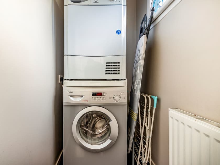 Utility room | Cliff View - Clover Holidays, Perth