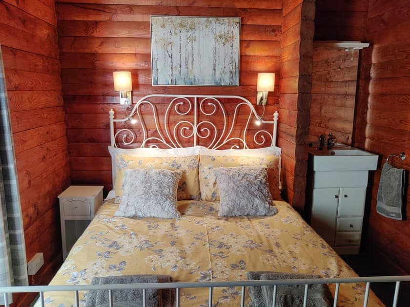 Double bedroom | Willow Lodge, Dunoon