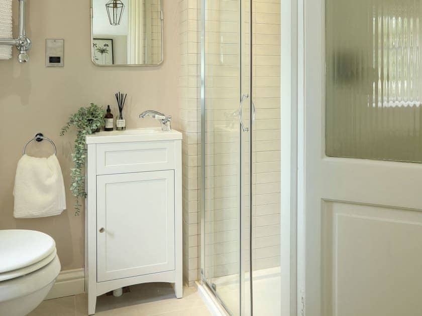 Bathroom | Grove Cottage, Hazelton