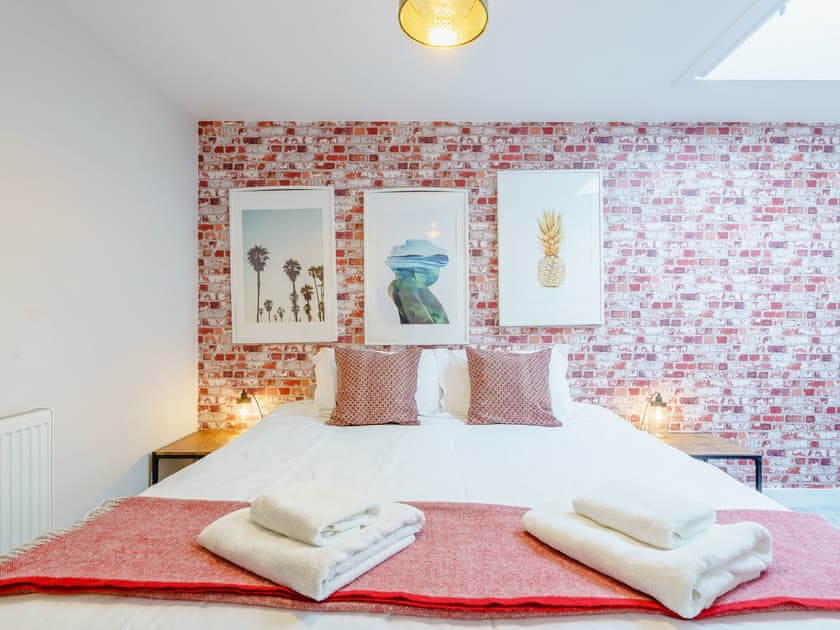 Double bedroom | 4 Eastgate - Eastgate House Apartments, Andover