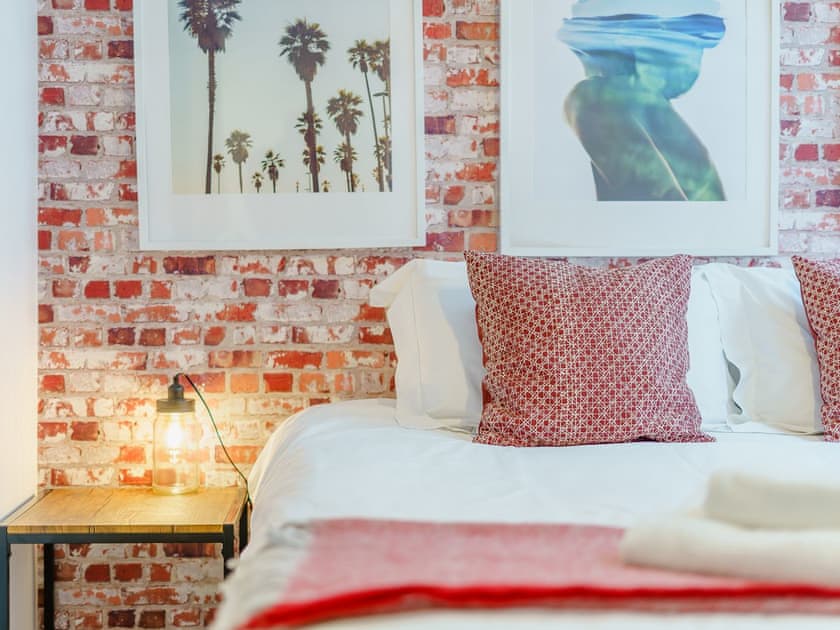 Double bedroom | 4 Eastgate - Eastgate House Apartments, Andover