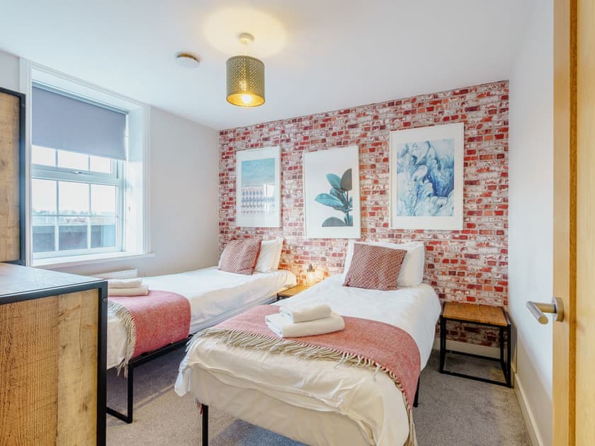 Twin bedroom | 4 Eastgate - Eastgate House Apartments, Andover