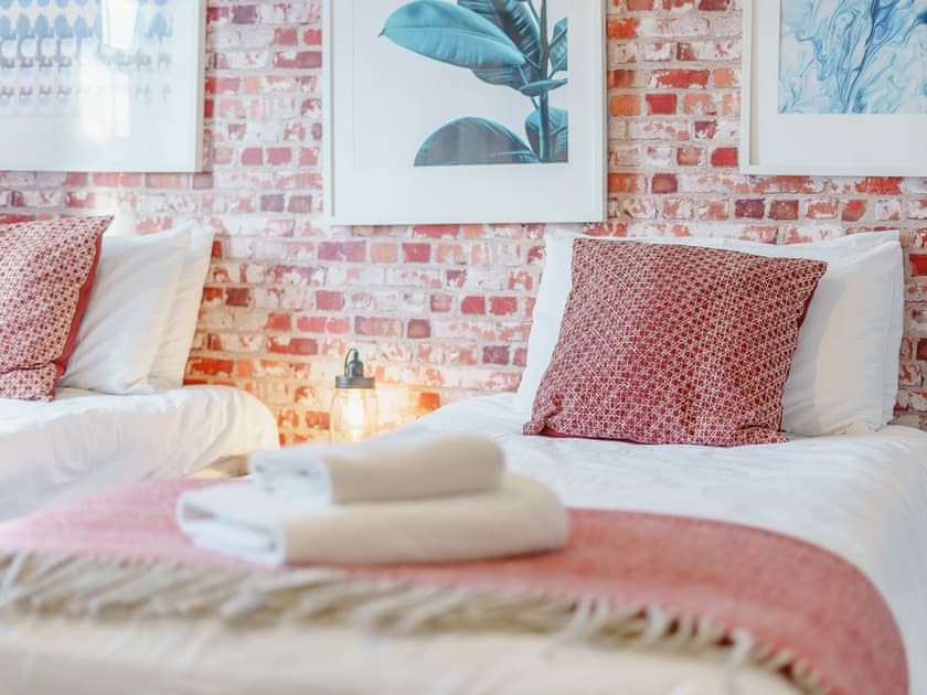 Twin bedroom | 4 Eastgate - Eastgate House Apartments, Andover