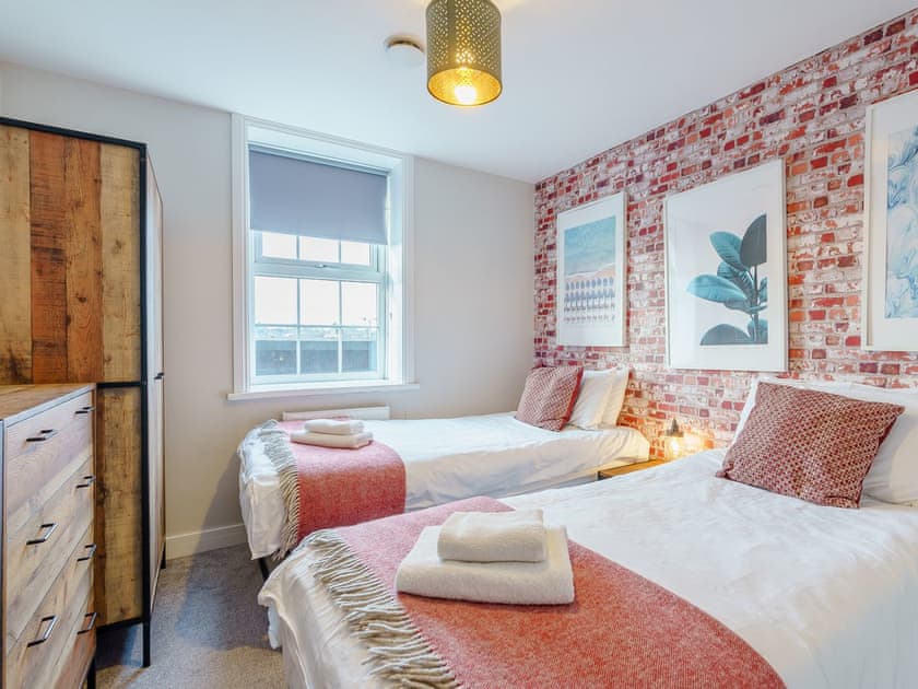 Twin bedroom | 4 Eastgate - Eastgate House Apartments, Andover