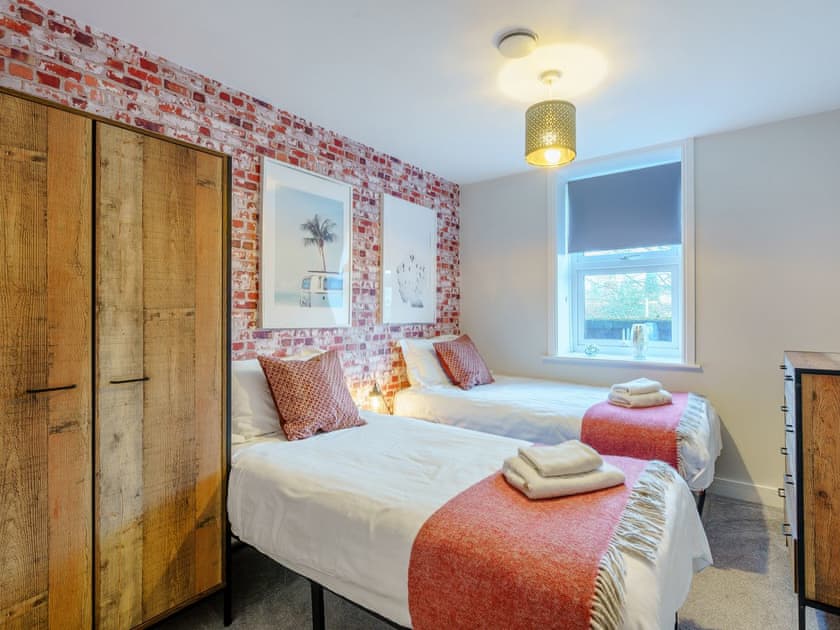Twin bedroom | 6 Eastgate - Eastgate House Apartments, Andover