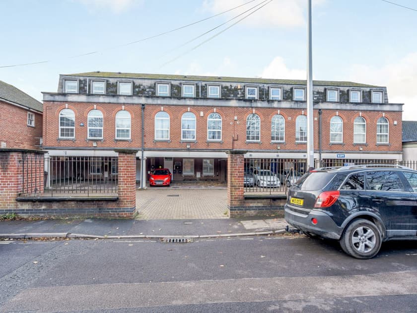 Exterior | 6 Eastgate - Eastgate House Apartments, Andover