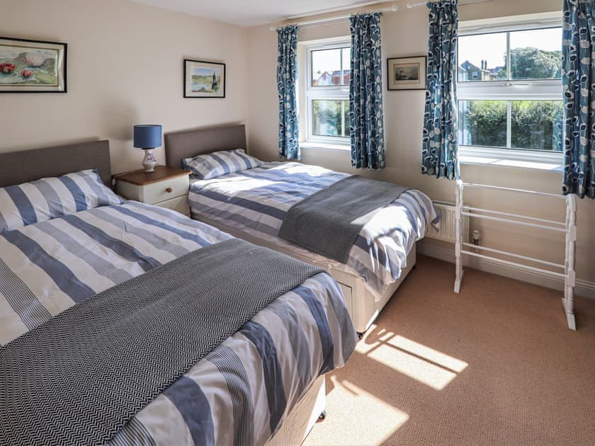 Twin bedroom | 28 Anchorage Way, East Cowes