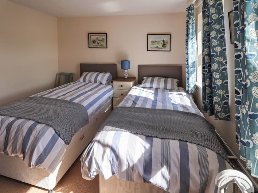 Twin bedroom | 28 Anchorage Way, East Cowes