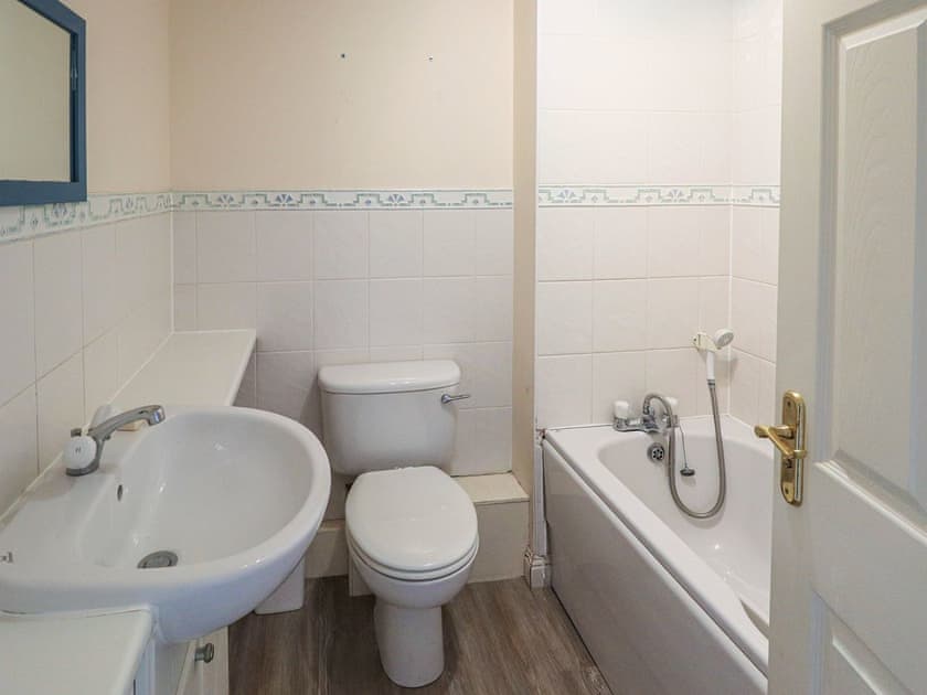 Bathroom | 28 Anchorage Way, East Cowes