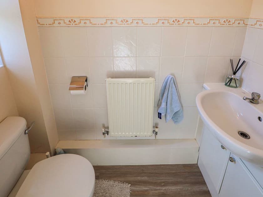 Bathroom | 28 Anchorage Way, East Cowes