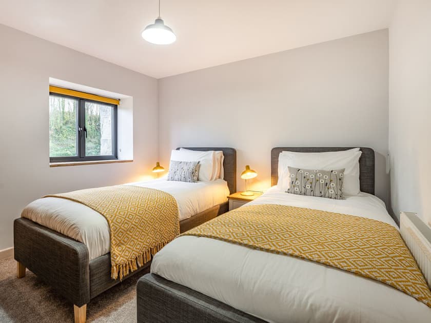 Twin bedroom | The Hayloft - Cooks Castle Farm, Wroxall, near Ventnor
