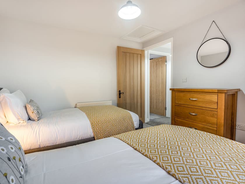 Twin bedroom | The Hayloft - Cooks Castle Farm, Wroxall, near Ventnor